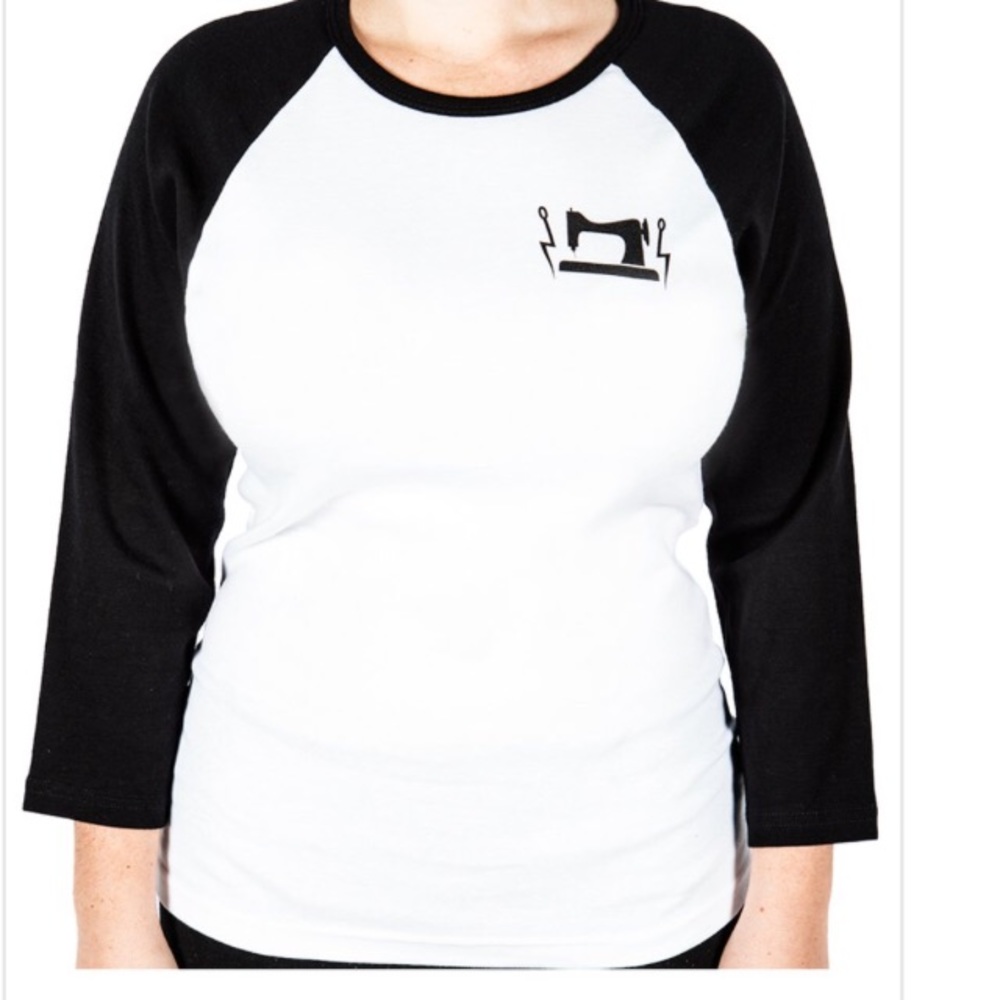 WOMEN'S SILVER TONGUE SAVAGES BASEBALL T